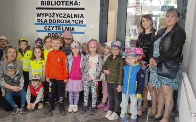 ZŁOTE RYBKI I ŻABKI Z WIZYTĄ W BIBLIOTECE