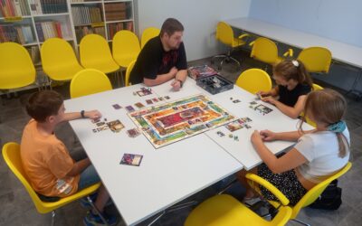 WAKACYJNE GRY PLANSZOWE W BIBLIOTECE