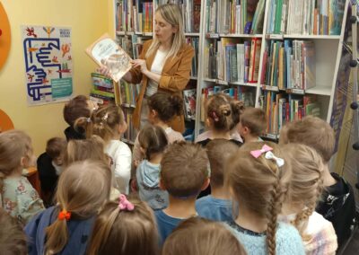 Złote Rybki i Sternicy z wizytą w bibliotece