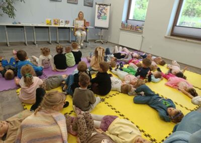 Złote Rybki i Sternicy z wizytą w bibliotece