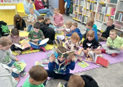 Ważki i Żeglarze z wizytą w bibliotece