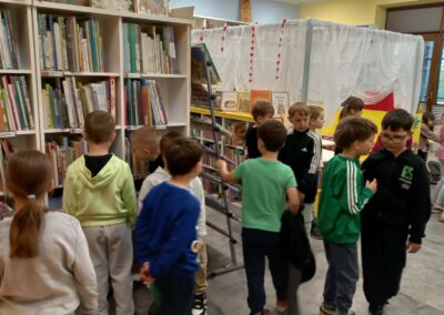 Ważki i Żeglarze z wizytą w bibliotece
