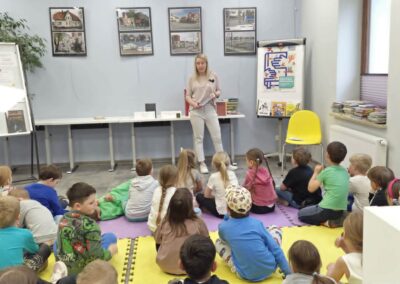 Ważki i Żeglarze z wizytą w bibliotece